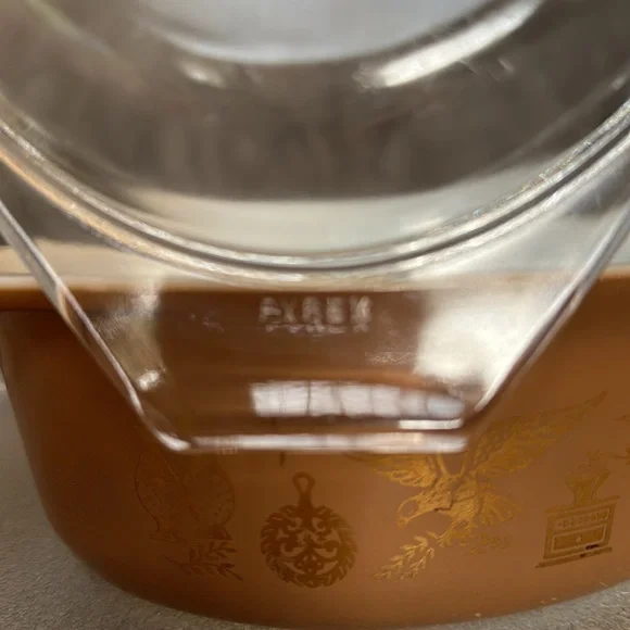 PYREX Early American 043 1.5 qt Casserole with lid - Picture 6 of 6